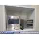 Un puesto de trabajo con PC industrial tactil inox y armario para impresora industrial, instalado en un entorno de producción alimentaria