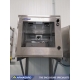 Vista frontal del armario impresora Zebra SPRI-400 con grado de protección IP65 instalado en un entorno de fabricación alimentaria