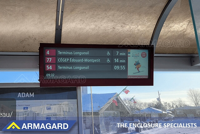 Señalización digital exterior para estaciones de tren DynaScan DS371BT4 de Armagard